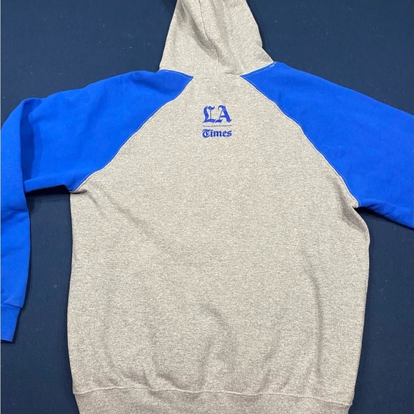 DODGER jersey hoodie w/ pocket! Unisex but listed under men's. Worn once 💙EUC⚾️ - Picture 7 of 10
